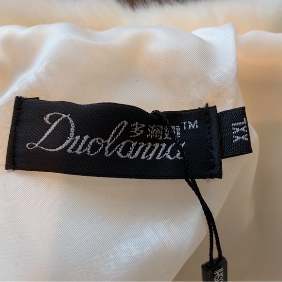 NWT women’s faux fur hooded Skating Coat. Offshore sizing, see details. - Picture 5 of 8